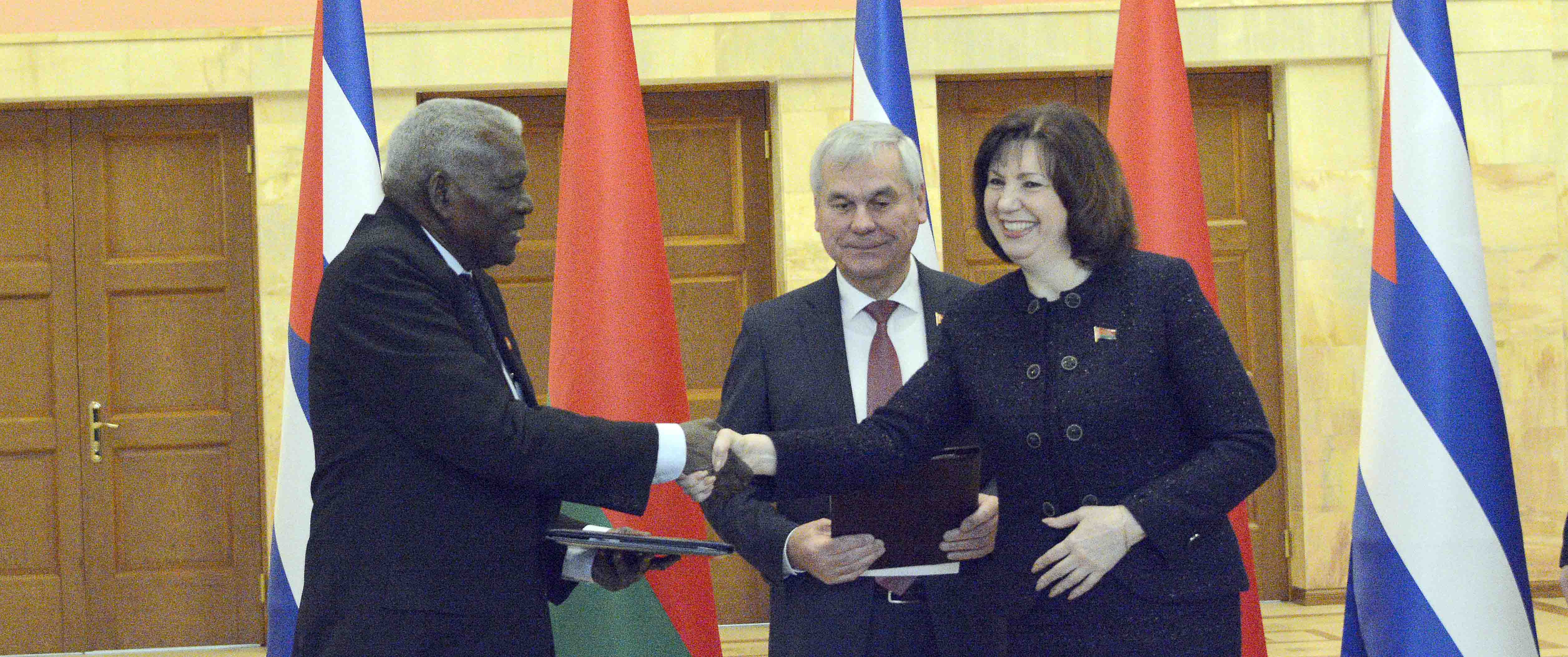 Firman Asamblea Nacional del Poder Popular y Parlamento de Bielorrusia convenio de colaboración 
