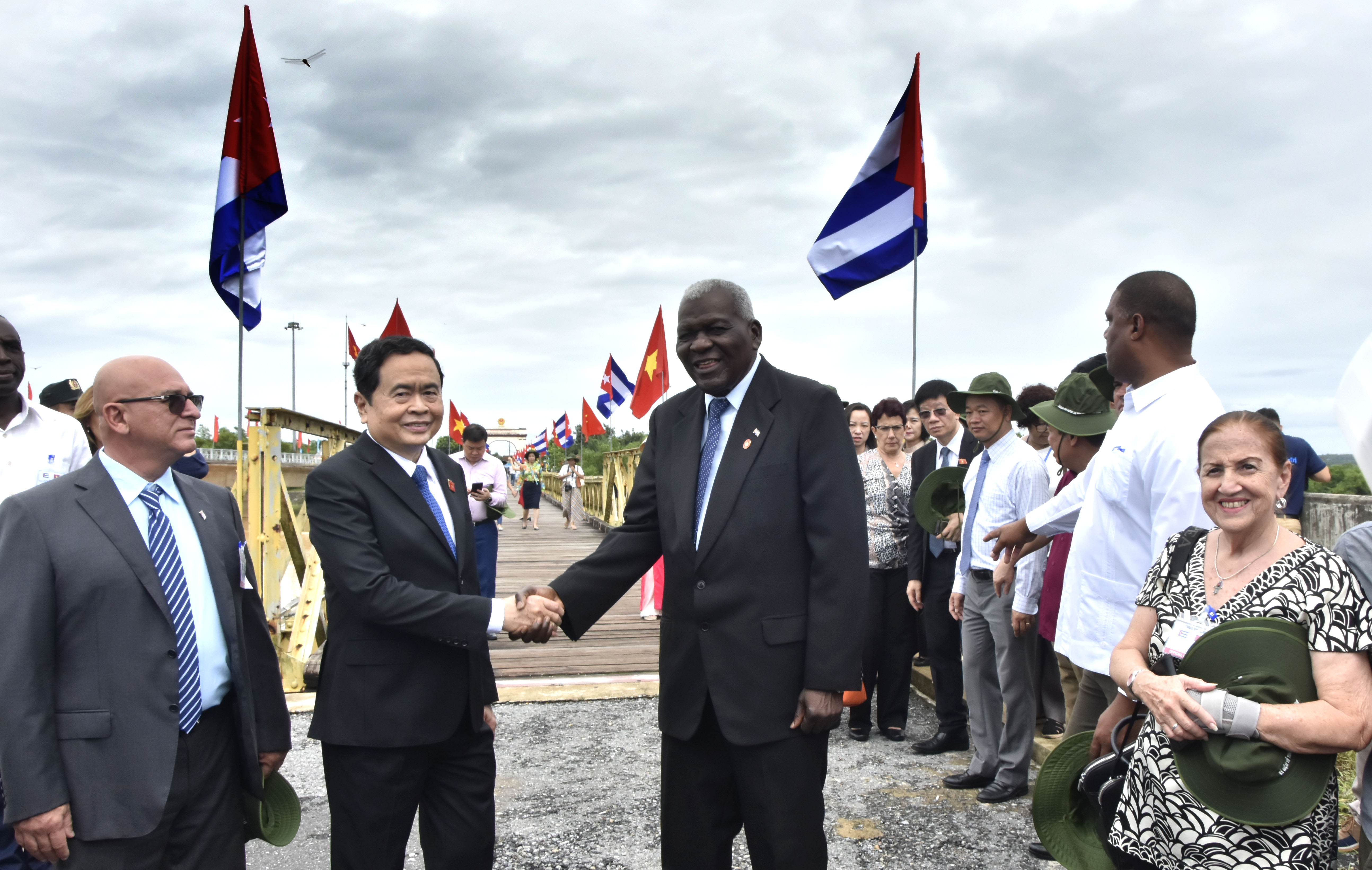 Amplia jornada de actividades de Esteban Lazo en la provincia de Quang Tri