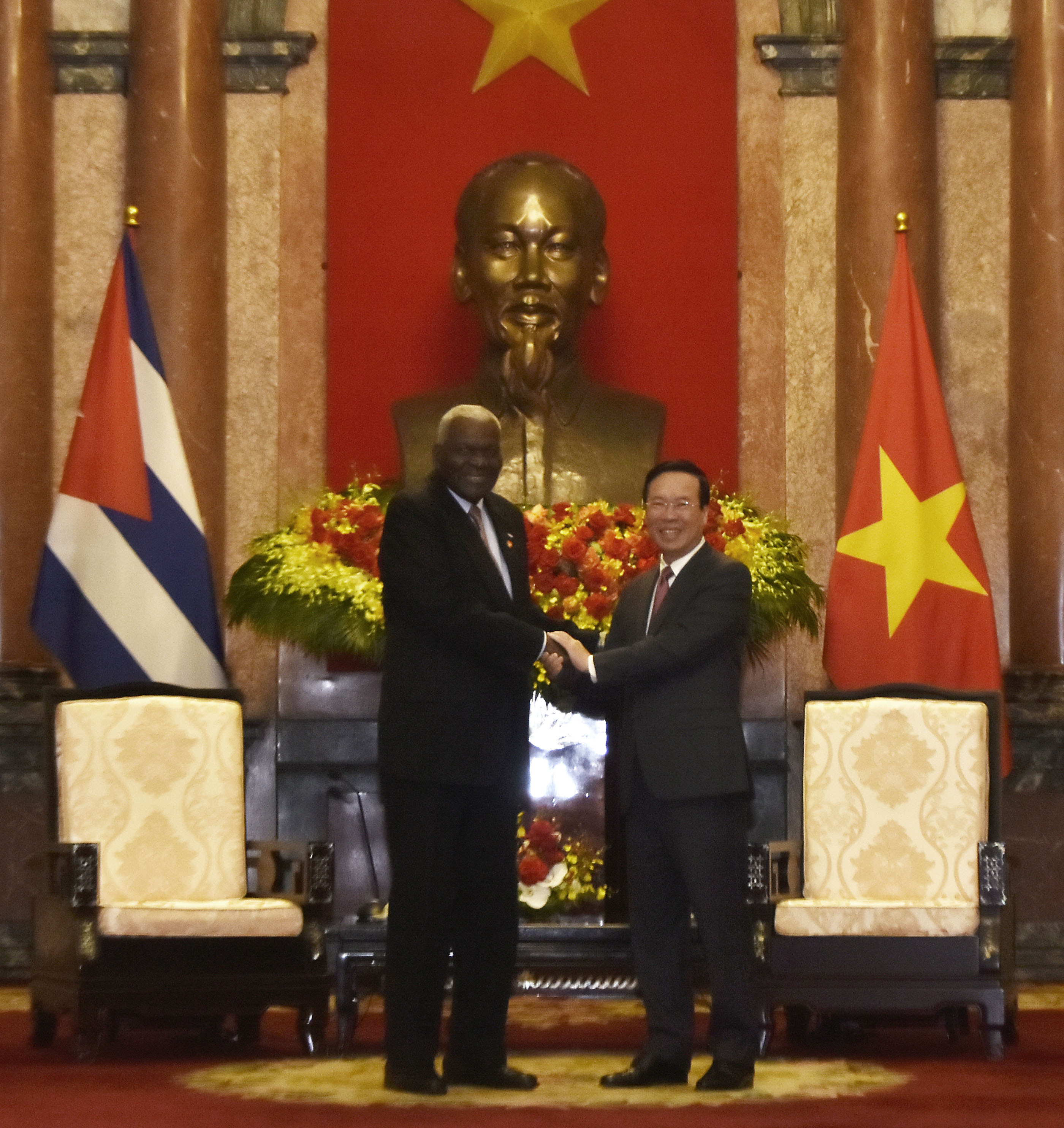 Conversaciones oficiales de Esteban Lazo con Vo Van Thuong, presidente de la República Socialista de Vietnam, 