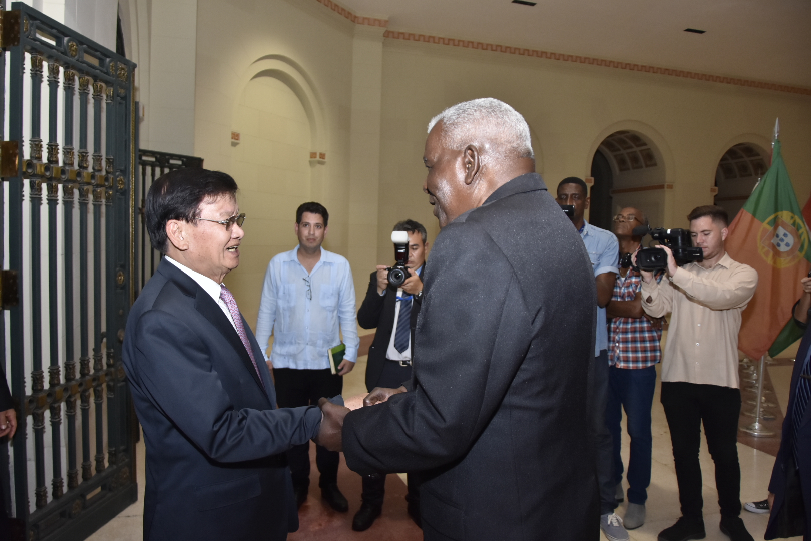 Recibe Esteban Lazo al Presidente de la República Democrática Popular Lao