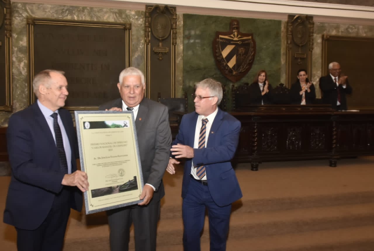 Recibió Dr C. José Luis Toledo Santander, presidente de la Comisión de Asuntos Constitucionales y Jurídicos del Parlamento, Premio Nacional de Derecho 2023.