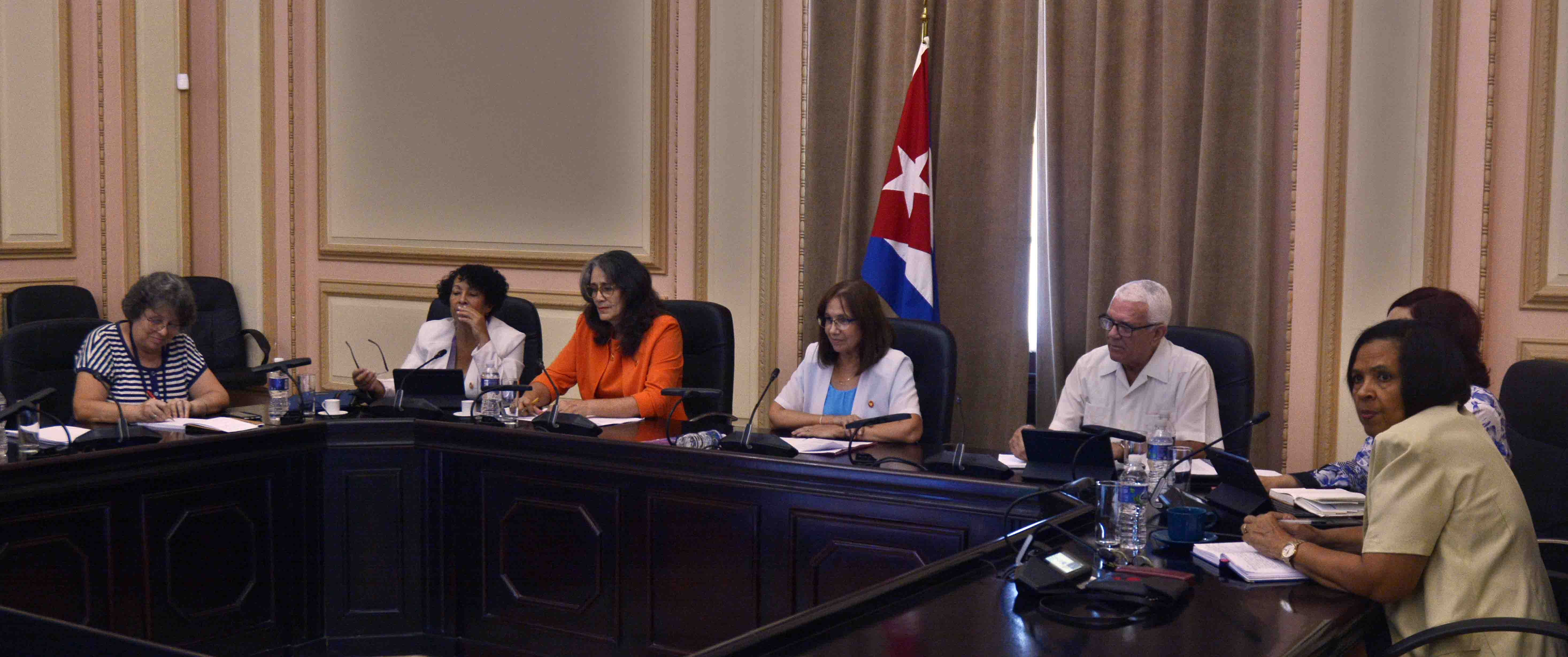 Que la labor parlamentaria contribuya al fortalecimiento de las estratégicas relaciones entre Cuba y Rusia 