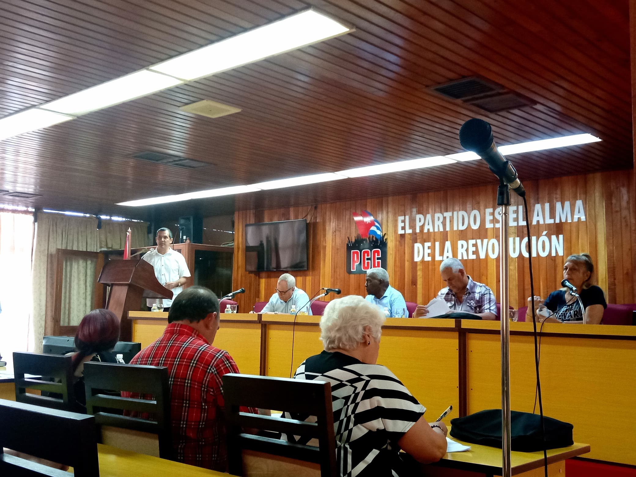 Encabeza Esteban Lazo tercera jornada de la visita parlamentaria a Holguín
