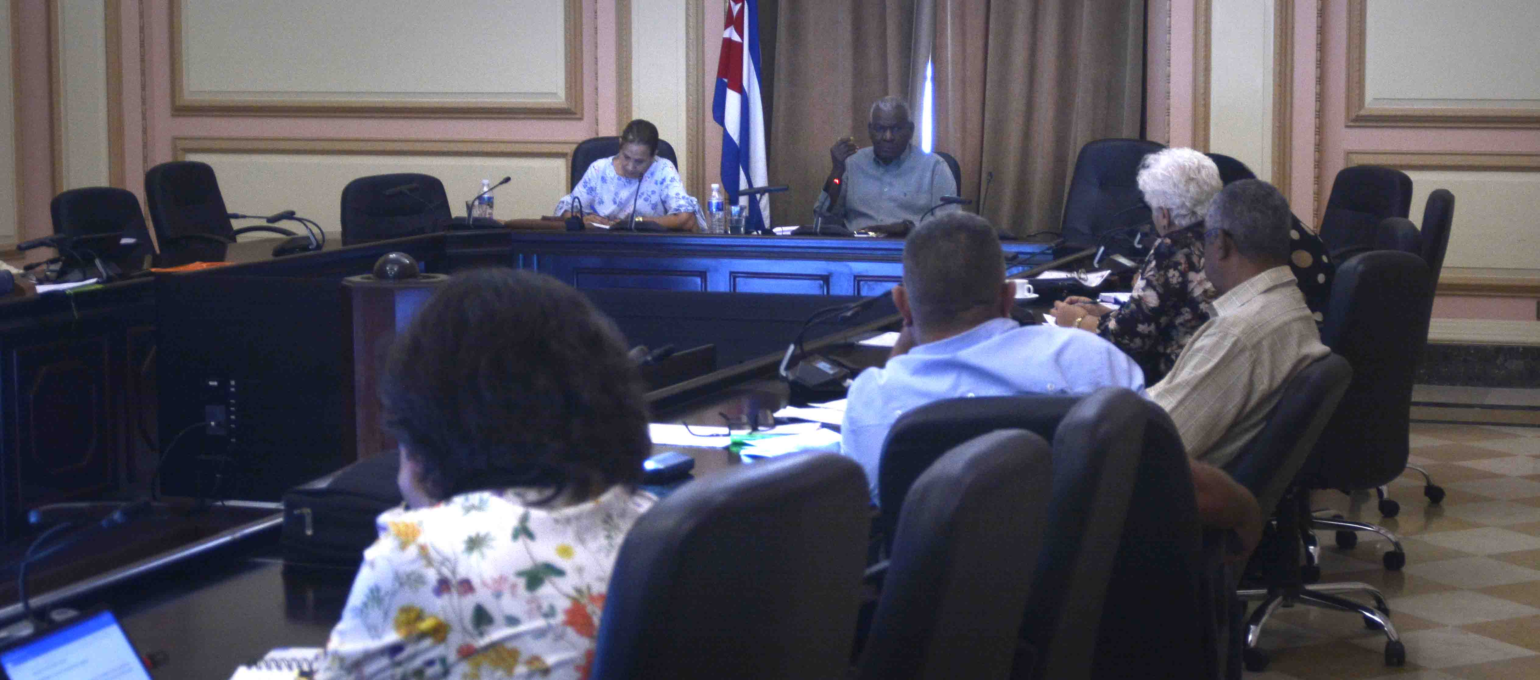 Encabeza Esteban Lazo encuentro de trabajo con directivos de las comisiones parlamentarias 