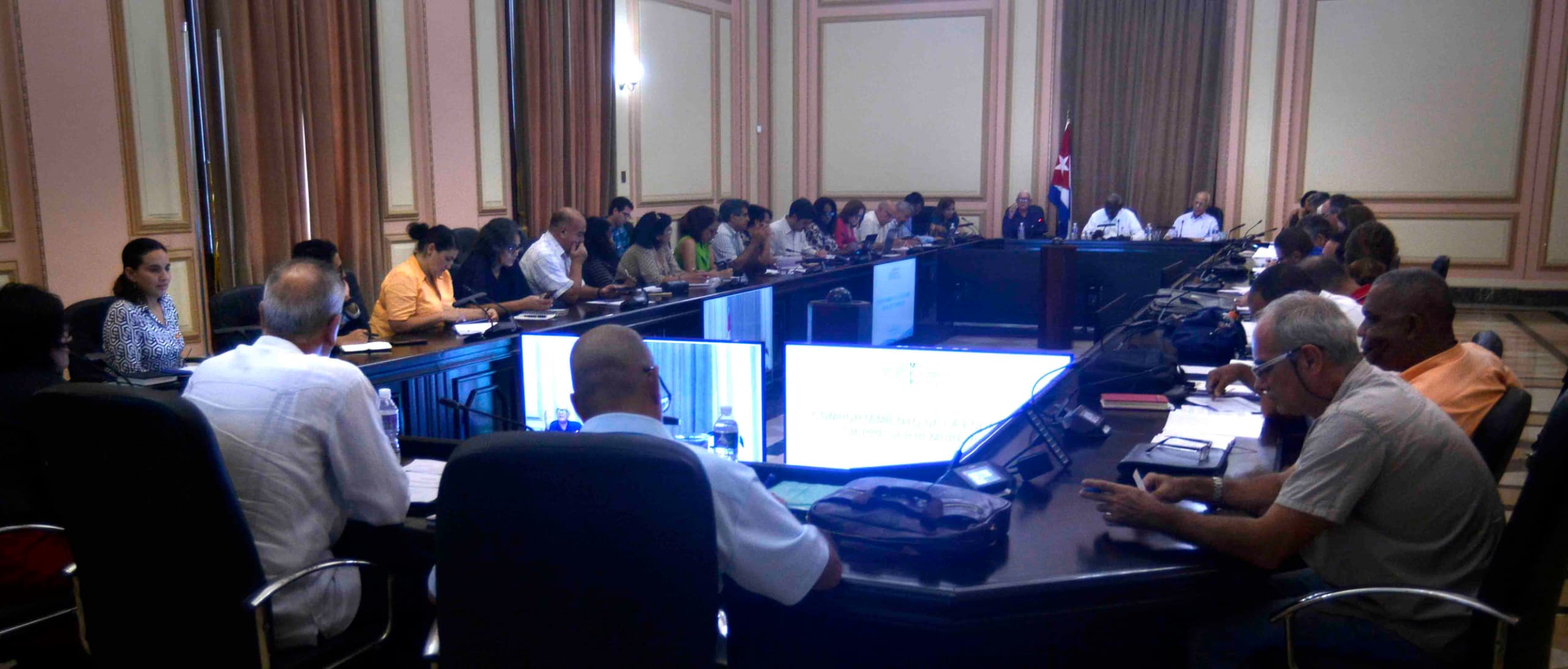 Desafíos de la economía cubana en la mirada parlamentaria 