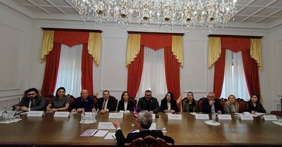 Embajador de Cuba visita la Asamblea Nacional de la República de Armenia 