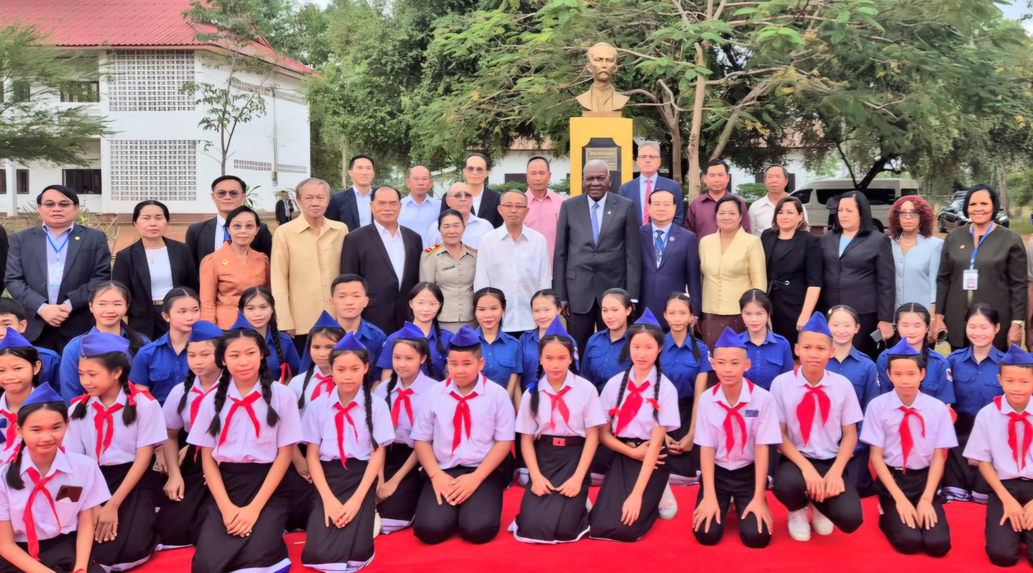 Concluye Esteban Lazo visita oficial a Laos 