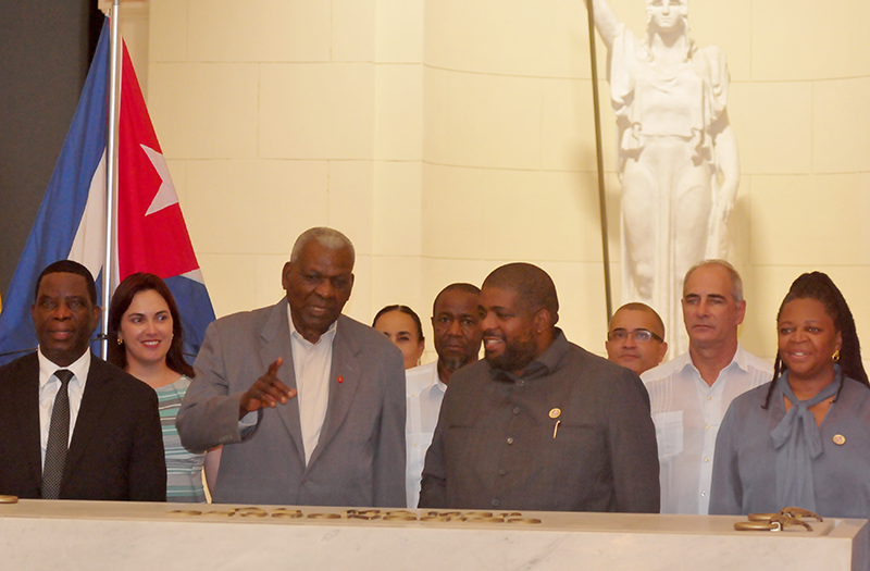 Recibió Esteban Lazo al Secretario General del Frente de Liberación de Mozambique (FRELIMO) 