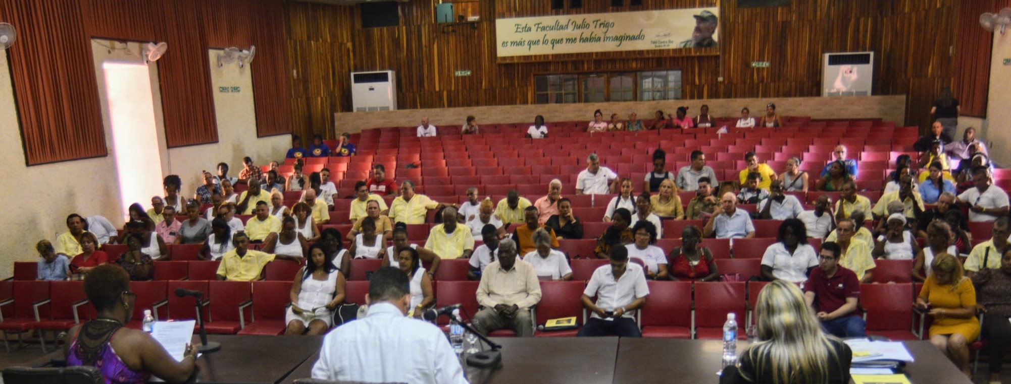Participa Esteban Lazo en sesión de la Asamblea Municipal del Poder Popular de Arroyo Naranjo 