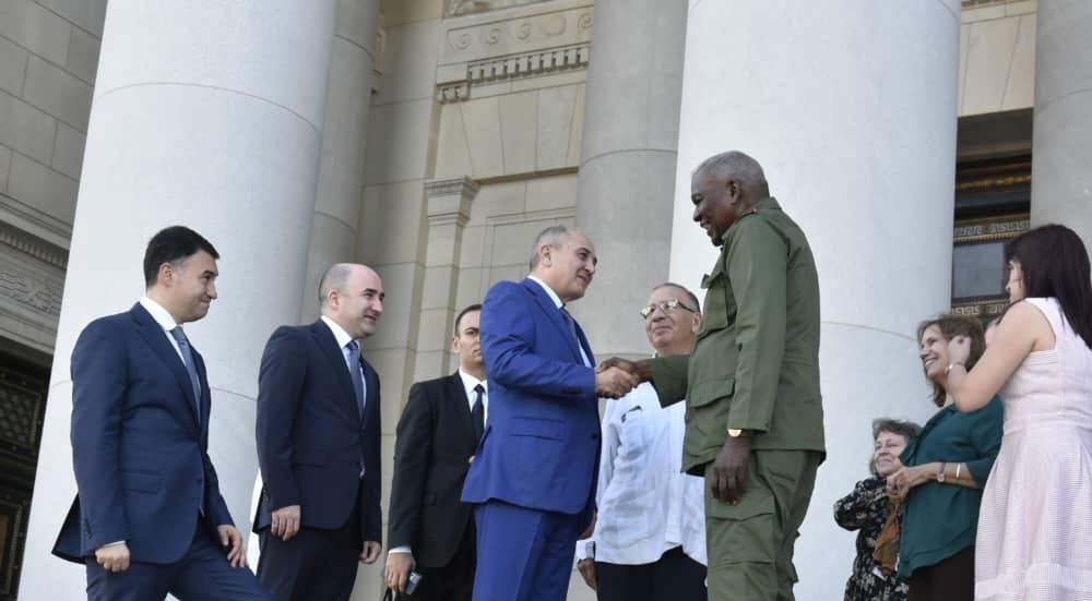 Cuba y Azerbaiyán, por consolidar relaciones entre sus pueblos y Parlamentos 