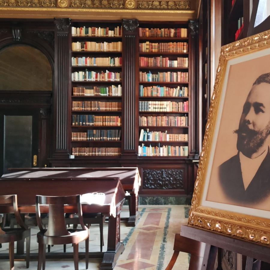 Biblioteca y Centro de Documentación "Antonio Maceo", perteneciente a las Oficinas Auxiliares de la Asamblea Nacional del Poder Popular y del Consejo de Estado