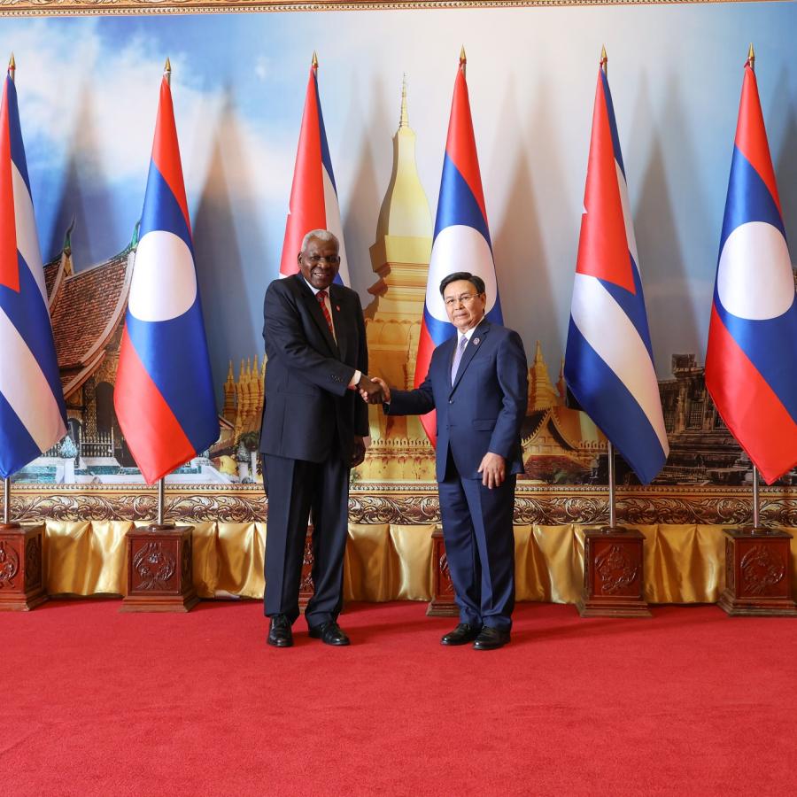 Visita oficial de Esteban Lazo a Laos