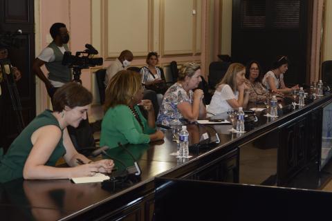 RECIBE ESTEBAN LAZO A DELEGACION DEL GRUPO DE AMISTAD FRANCIA-CARIBE DEL SENADO FRANCÉS