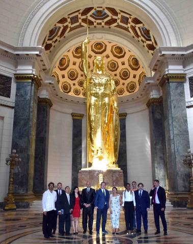 #EstebanLazo, recibe en el Capitolio Nacional al ministro de Asuntos Exteriores de la República de #Serbia, Excmo. Sr. Nikola #Selaković #EstebanLazo, recibe en el Capitolio Nacional al ministro de Asuntos Exteriores de la República de #Serbia, Excmo. Sr. Nikola #Selaković