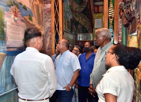 Esteban Lazo recorre barrios en La Habana Esteban Lazo recorre barrios en La Habana