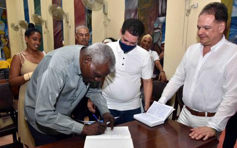 Esteban Lazo recorre barrios en La Habana Esteban Lazo recorre barrios en La Habana