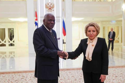 Entrega Esteban Lazo la Orden de la Solidaridad a Valentina Matvienko Entrega Esteban Lazo la Orden de la Solidaridad a Valentina Matvienko