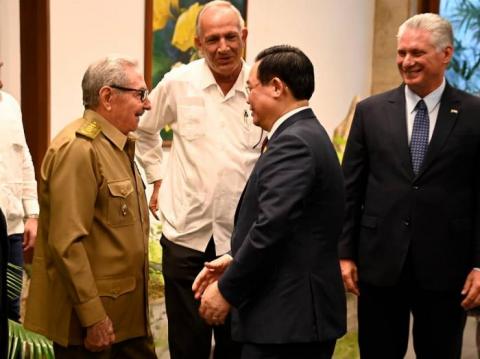 Recibimiento a Vuong Dinh Hue Recibimiento a Vuong Dinh Hue