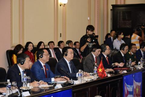 Vuong Dinh Hue Vuong Dinh Hue