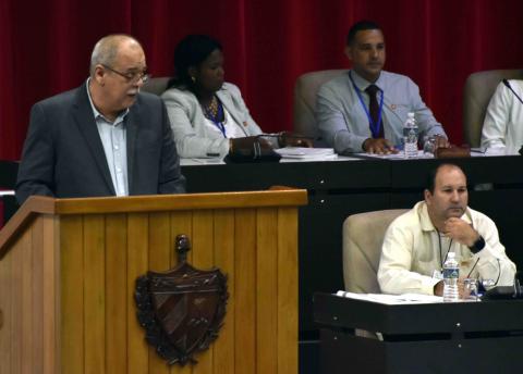 El país muestra gradual recuperación del sistema eléctrico y distribución de combustibles, así trascendió en la información ofrecida por el ministro de Energía y Minas, Vicente de la O Levy, al intervenir en la sesión plenaria del Primer Período Ordinario de Sesiones de la X Legislatura de la Asamblea Nacional del Poder Popular. El país muestra gradual recuperación del sistema eléctrico y distribución de combustibles, así trascendió en la información ofrecida por el ministro de Energía y Minas, Vicente de la O Levy, al intervenir en la sesión plenaria del Primer Período Ordinario de Sesiones de la X Legislatura de la Asamblea Nacional del Poder Popular.