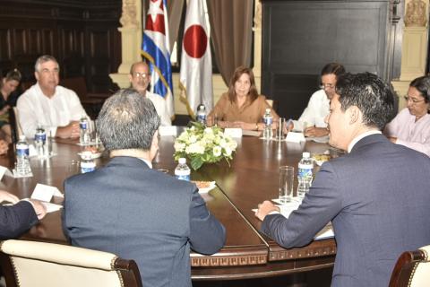 Ana María Mari Machado, vicepresidenta de la Asamblea Nacional del Poder Popular y del Consejo de Estado, recibió este miércoles a Hiroshige Seko, secretario general del Partido Liberal Democrático de Japón en la Cámara de Consejeros de la nación asiática Ana María Mari Machado, vicepresidenta de la Asamblea Nacional del Poder Popular y del Consejo de Estado, recibió este miércoles a Hiroshige Seko, secretario general del Partido Liberal Democrático de Japón en la Cámara de Consejeros de la nación asiática