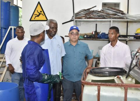 Esteban Lazo Hernández recorrió entidades productivas de La Habana Esteban Lazo Hernández recorrió entidades productivas de La Habana