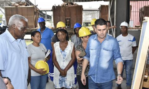 Esteban Lazo Hernández recorrió entidades productivas de La Habana Esteban Lazo Hernández recorrió entidades productivas de La Habana
