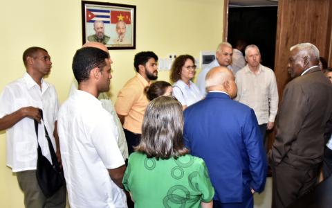 Sostuvo Esteban Lazo emotivo intercambio con el colectivo de la misión estatal de Cuba en Vietnam Sostuvo Esteban Lazo emotivo intercambio con el colectivo de la misión estatal de Cuba en Vietnam