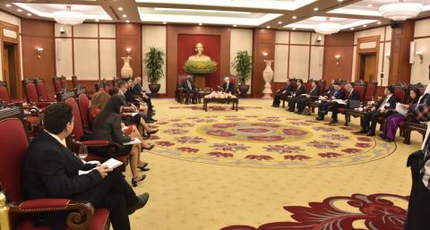 Esteban Lazo sostuvo encuentro con el Secretario General del Partido Comunista de Vietnam, Nguyen Phu Trong Esteban Lazo sostuvo encuentro con el Secretario General del Partido Comunista de Vietnam, Nguyen Phu Trong