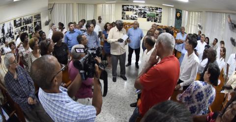 Intercambia Esteban Lazo con delegados a la Asamblea Municipal de Playa Intercambia Esteban Lazo con delegados a la Asamblea Municipal de Playa