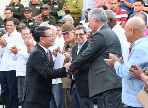 Embajador Le Thanh Tung