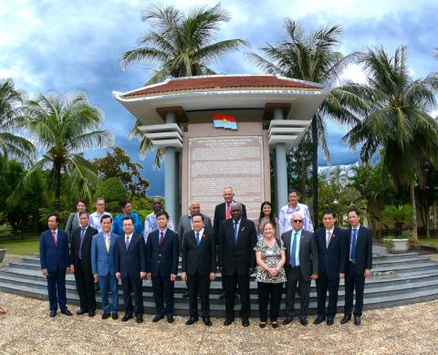 Amplia jornada de actividades de Esteban Lazo en la provincia de Quang Tri Amplia jornada de actividades de Esteban Lazo en la provincia de Quang Tri