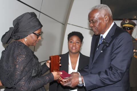 Entregan póstumamente Orden Nacional «José Martí» al tercer Presidente de la República de Namibia, Hage G. Geingob Entregan póstumamente Orden Nacional «José Martí» al tercer Presidente de la República de Namibia, Hage G. Geingob