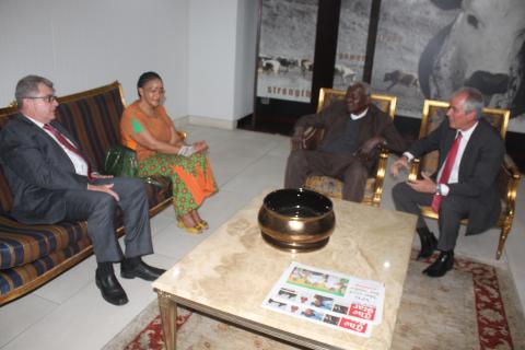 Realizó Esteban Lazo visita de trabajo a Sudáfrica Realizó Esteban Lazo visita de trabajo a Sudáfrica