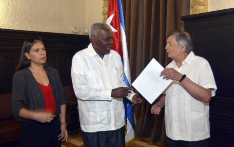 Recibe Esteban Lazo al Presidente del Partido Comunista de Chile 