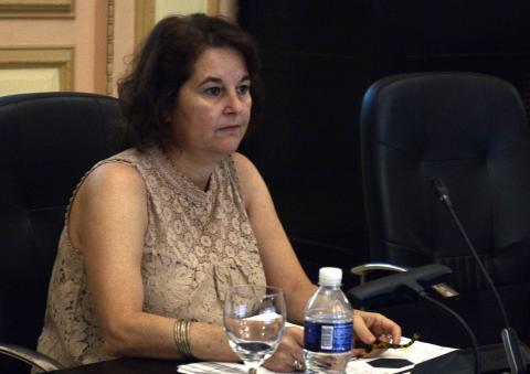 La Estrategia Económica-Social y las proyecciones del Gobierno para corregir distorsiones y reimpulsar la economía, como guía para la conducción del trabajo en la industria cubana La Estrategia Económica-Social y las proyecciones del Gobierno para corregir distorsiones y reimpulsar la economía, como guía para la conducción del trabajo en la industria cubana
