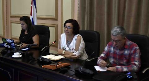 Contribuir desde la actividad parlamentaria a la organización y fortalecimiento de los programas de producción de alimentos en Cuba 