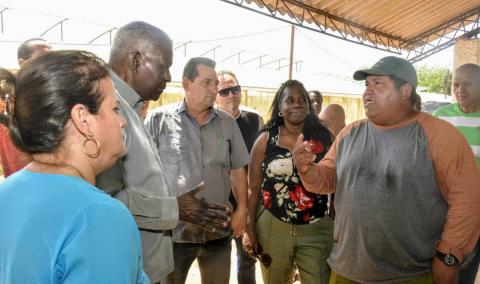 Recorre Esteban Lazo centros productivos de Arroyo Naranjo y preside reunión resumen de visita integral de comisiones parlamentarias a Centro Habana 