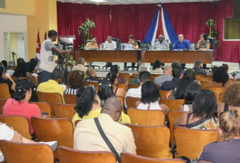 Recorre Esteban Lazo centros productivos de Arroyo Naranjo y preside reunión resumen de visita integral de comisiones parlamentarias a Centro Habana Recorre Esteban Lazo centros productivos de Arroyo Naranjo y preside reunión resumen de visita integral de comisiones parlamentarias a Centro Habana