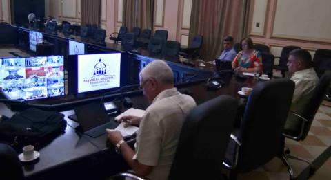 Contribuir desde la actividad parlamentaria a la organización y fortalecimiento de los programas de producción de alimentos en Cuba Contribuir desde la actividad parlamentaria a la organización y fortalecimiento de los programas de producción de alimentos en Cuba
