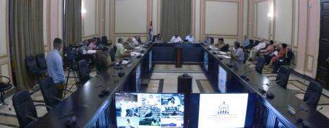 Asumir con rigor e integralidad el proceso de implementación de las medidas para corregir distorsiones y reimpulsar la economía Asumir con rigor e integralidad el proceso de implementación de las medidas para corregir distorsiones y reimpulsar la economía