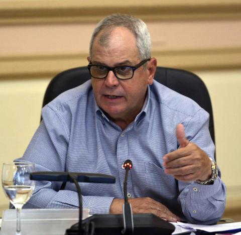 Asumir con rigor e integralidad el proceso de implementación de las medidas para corregir distorsiones y reimpulsar la economía Asumir con rigor e integralidad el proceso de implementación de las medidas para corregir distorsiones y reimpulsar la economía