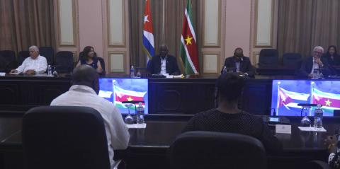 Cuba y Surinam: nuevos horizontes para el fortalecimiento de sus históricos lazos de amistad Cuba y Surinam: nuevos horizontes para el fortalecimiento de sus históricos lazos de amistad