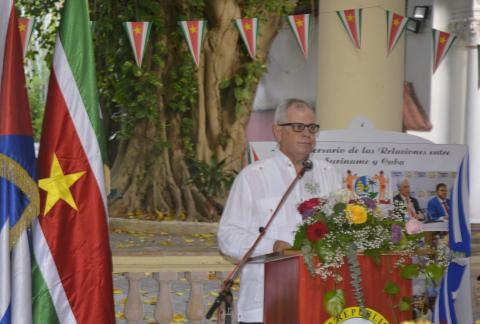 Conmemoraron Cuba y Surinam aniversario 45 del establecimiento de las relaciones diplomáticas entre ambas naciones Conmemoraron Cuba y Surinam aniversario 45 del establecimiento de las relaciones diplomáticas entre ambas naciones
