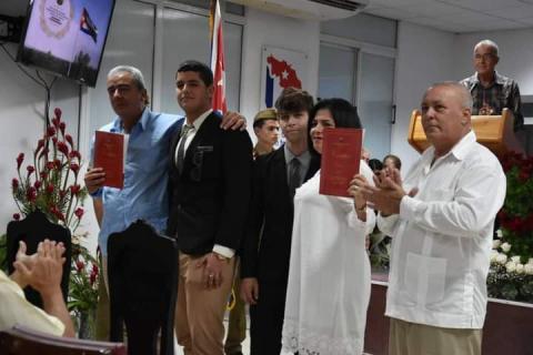 Toman posesión de sus cargos gobernadora y vicegobernador de Villa Clara Toman posesión de sus cargos gobernadora y vicegobernador de Villa Clara