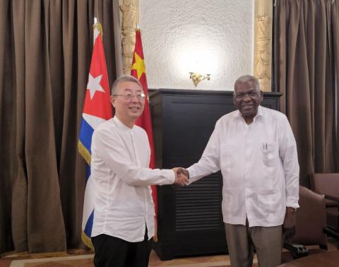 Recibe Esteban Lazo al Embajador de la República Popular China Recibe Esteban Lazo al Embajador de la República Popular China