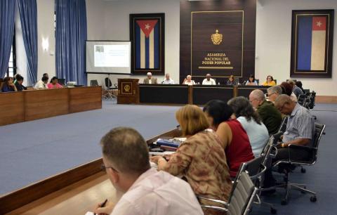 Ejercicio de debate y aporte parlamentario, fortaleza del proceso legislativo cubano Ejercicio de debate y aporte parlamentario, fortaleza del proceso legislativo cubano