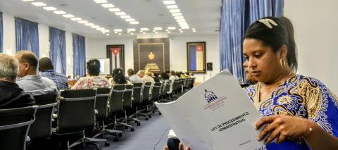 Analizan diputados proyecto de ley de Procedimiento Administrativo