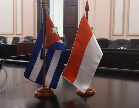 Delegación parlamentaria de Indonesia intercambia con diputados cubanos Delegación parlamentaria de Indonesia intercambia con diputados cubanos