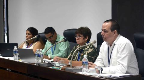 El funcionamiento de las farmacias comunitarias y hospitalarias en la mirada parlamentaria El funcionamiento de las farmacias comunitarias y hospitalarias en la mirada parlamentaria